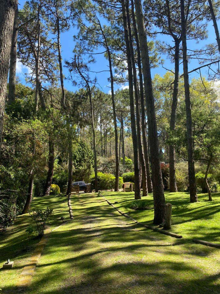 Chalet de Estilo Tradicional en Carilo A mts del Golf